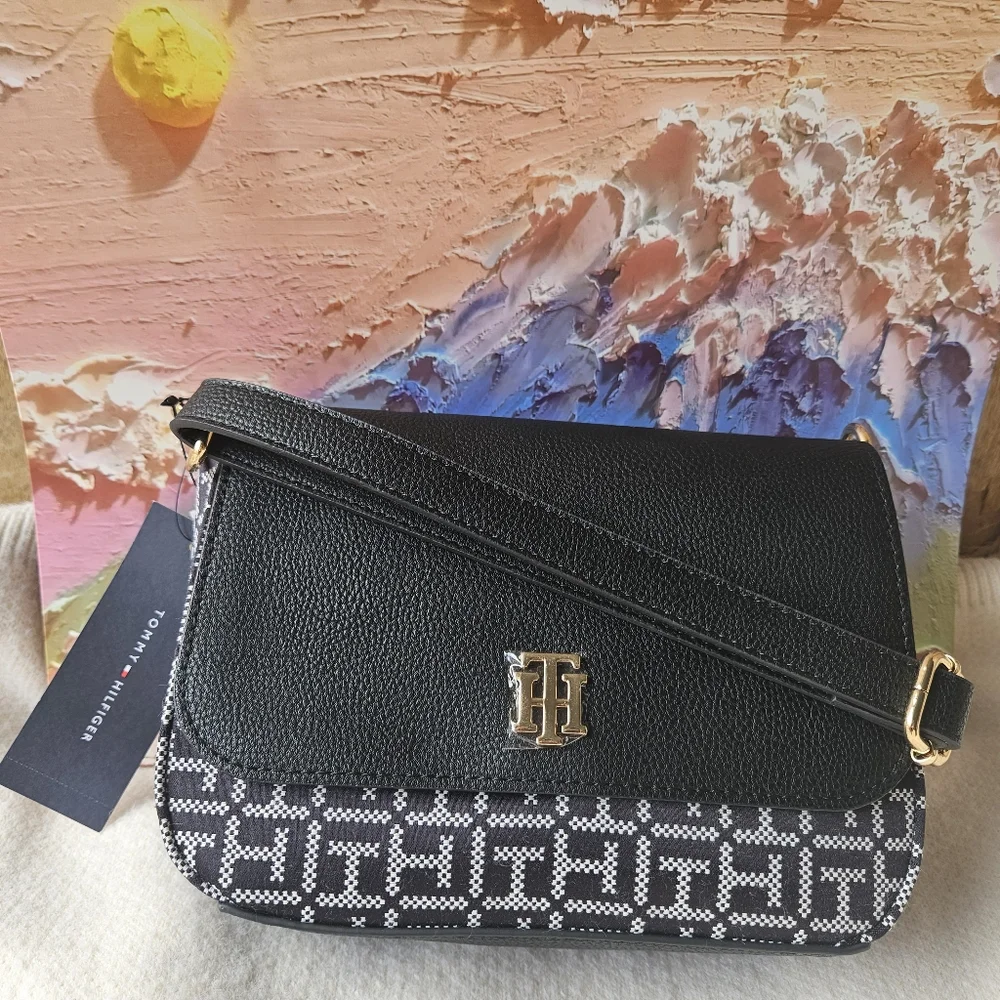 Tommy Hilfiger [NWT] - Monogram Crossbody Bag - Adjustable - Picture 2 of 8